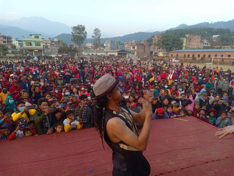 इकुसँग रमाए नुवाकोटका दर्शक