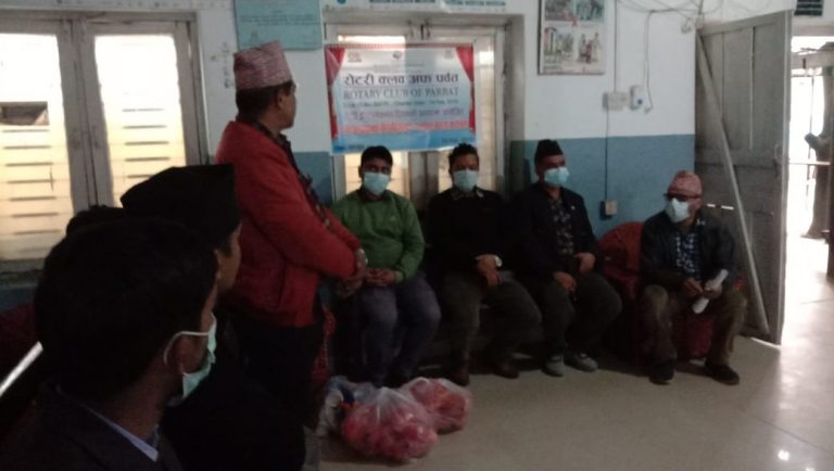 रोटरी इन्टरनेशनलको १ सय १८औं स्थापना दिवस, रोटरी क्लव अफ पर्वतद्वारा पर्वत अस्पतालका विरामीलाई फलफुल वितरण ।।