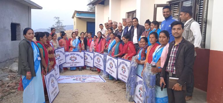 फलेवास नगरपालिकाद्वारा स्वास्थ्य आमा समुहलाई स्ट्रेचर,बोर्ड र परिचयपत्र वितरण !