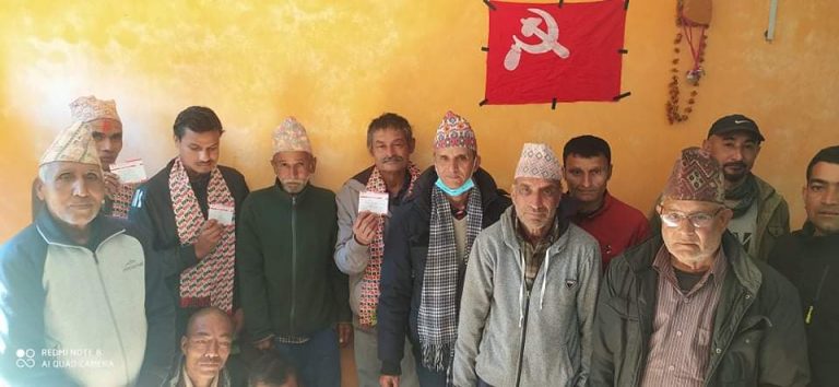 नेकपा एसमा जनताको आकर्षण बढ्दै,राष्ट्रिय जनमोर्चाका नगर अध्यक्ष श्रेष्ठ सहितको टिम एसमा प्रवेश !
