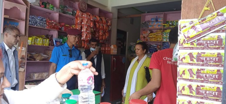 घरेलु तथा साना उद्योग कार्यालयद्धारा कुश्मा बजारमा बजार अनुगमन