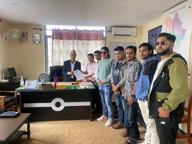 पेट्रोलियम पदार्थको मुल्यवृद्धि फिर्ताको माग गर्दै नेविसंघ पर्वतद्वारा सरकारलाई ज्ञापनपत्र!