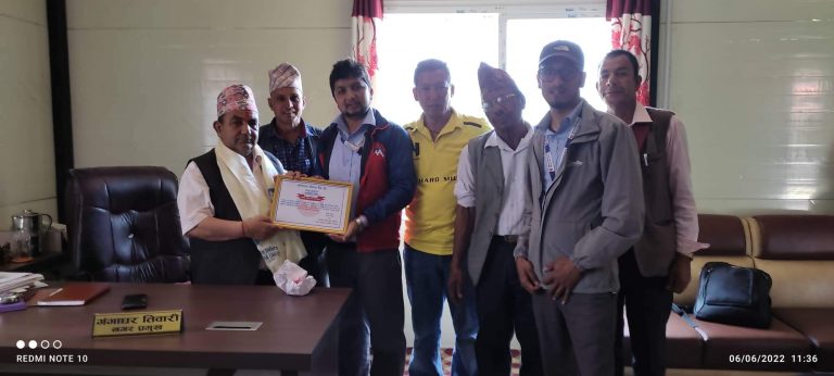 मुक्तिनाथ विकास बैंक कार्कीनेटाद्वारा फलेवासका जनप्रतिनिधिलाई बधाई ज्ञापन