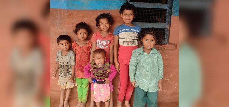 पर्वतमा बुबाको मृत्युपछि ६ बालबालिकाको बिचल्ली