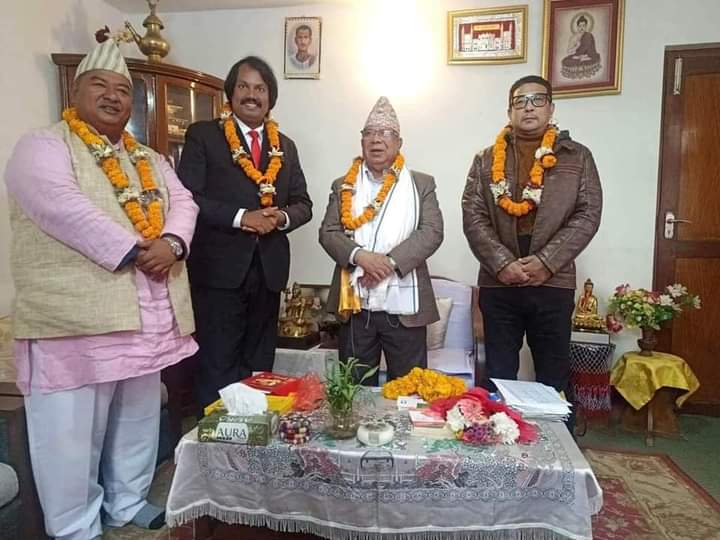 मन्त्री दिपक मनाङे एकीकृत समाजवादीमा प्रवेश!