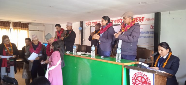 पर्वतमा संचालित व्युटिसियन र उद्यमशीलता विकास तालिम समापन,उद्यमीहरुलाई प्रविधि हस्तान्तरण !