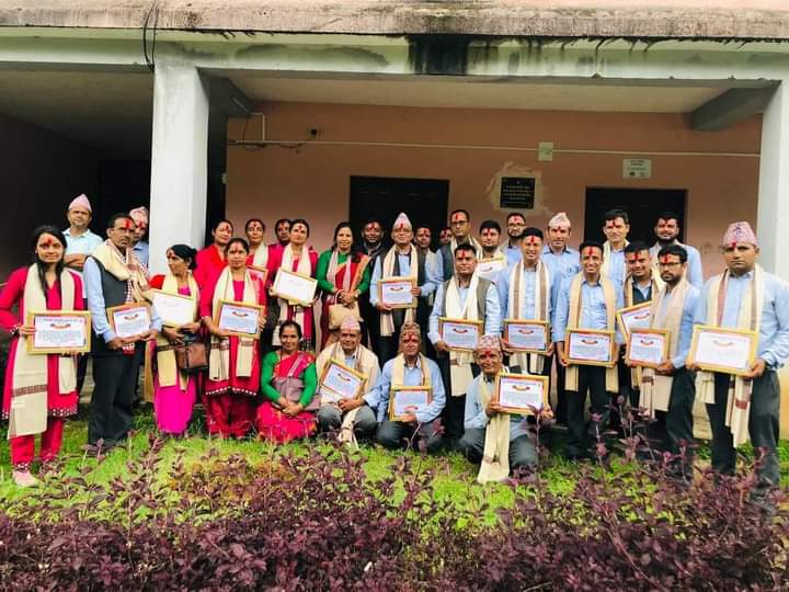 एसईइमा उत्कृष्ट नतिजा ल्याउने माटेदेवलका शिक्षक तथा कर्मचारीलाई सम्मान