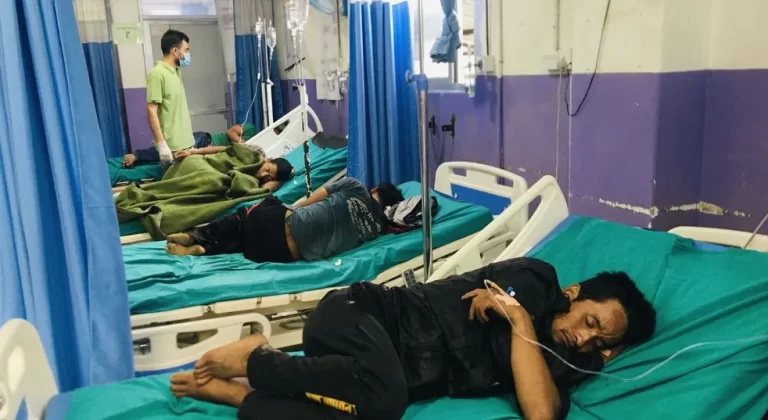 बारुला खाँदा मनाङमा होटल सञ्चालकसहित ८ जना गम्भीर बिरामी