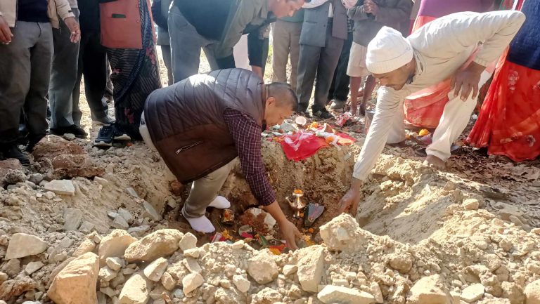 चुवा चक्रपथ कालोपत्रे हुने,नगरप्रमुख जोशीद्धारा शिलान्यास