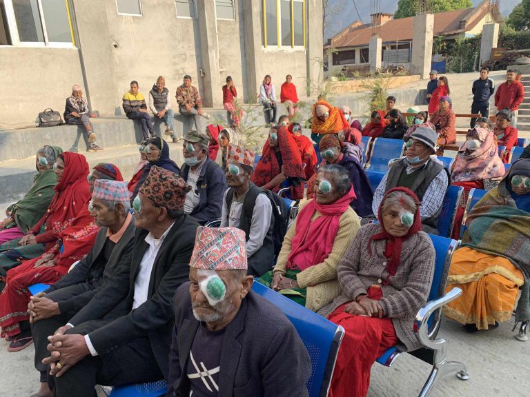 पर्वत अस्पतालमा ३५ जनाको आँखाको अप्रेसन,३ सय बढीको आँखा परिक्षण