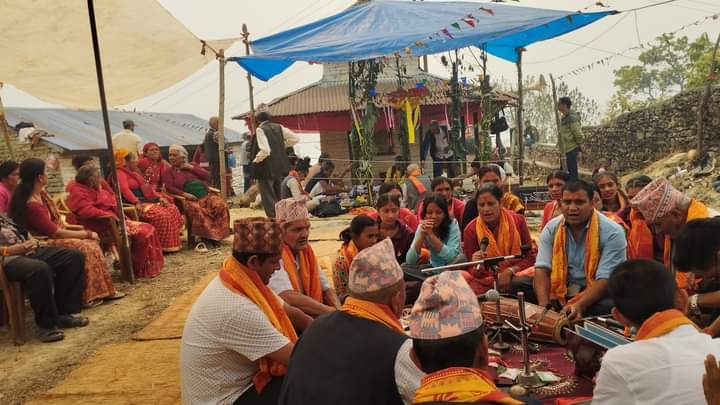 पानी पर्ने आशामा स्थानीय र कृषकहरूद्वारा अखण्ड भजन कृतन ।