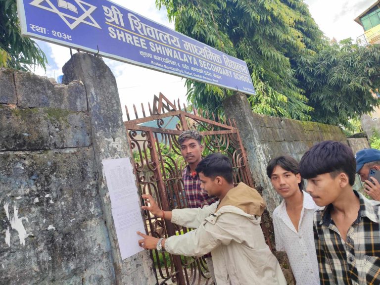 कुश्माको शिवालय माबिमा अनियमितता भएको बिद्यार्थी र अभिभावकको आरोप