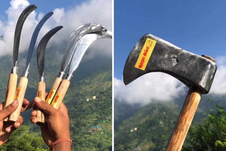 परम्परागत पेसाको प्रवर्द्धन गर्न अतिथिलाई हँसिया र बन्चरो उपहार