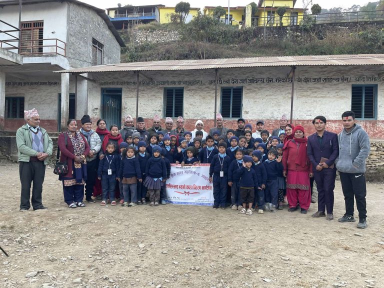 समावेशी युवा क्लबद्वारा २ बिद्यालयका ७६ जना विद्यार्थीहरुलाई न्यानो कपडा वितरण