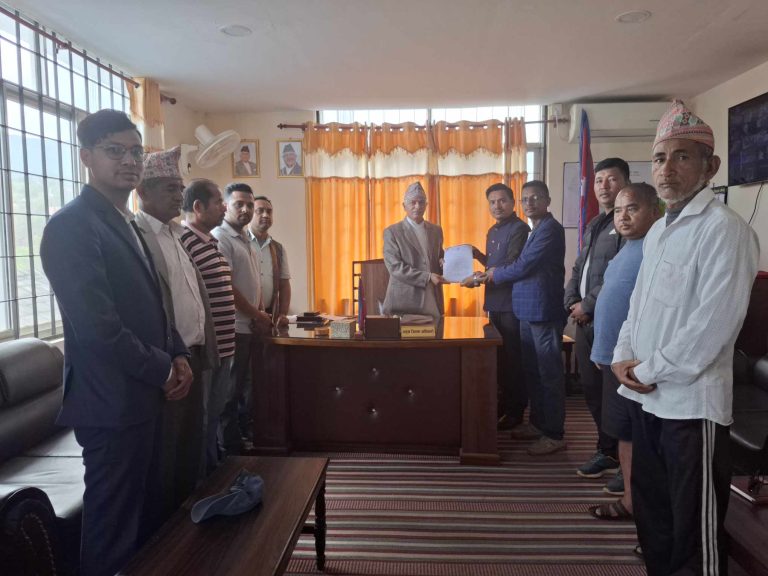 नेकपा एकीकृत समाजवादी पर्वतले बुझायो प्रमुख जिल्ला अधिकारीलाई मागपत्र