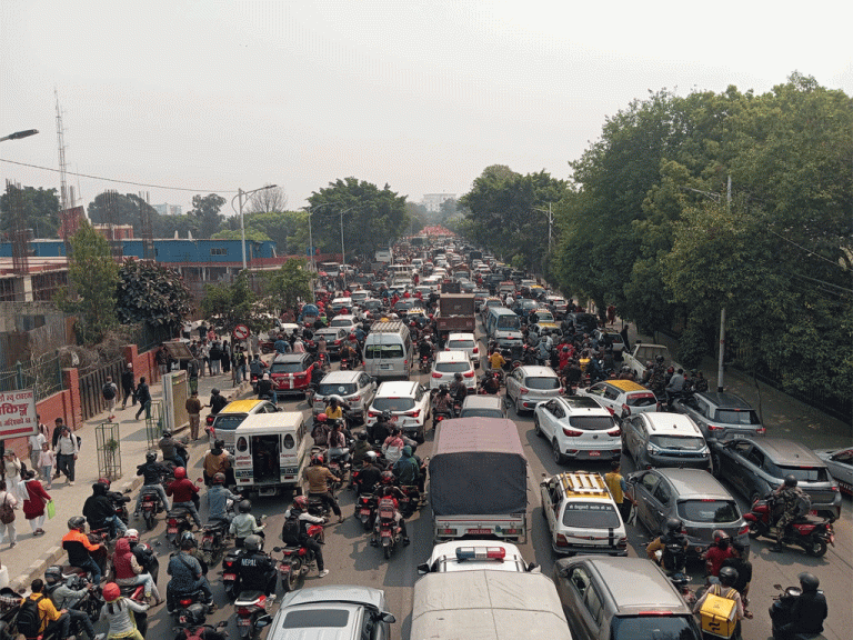 यातायात व्यवसायीको आन्दोलन फिर्तासँगै सवारी संचालन