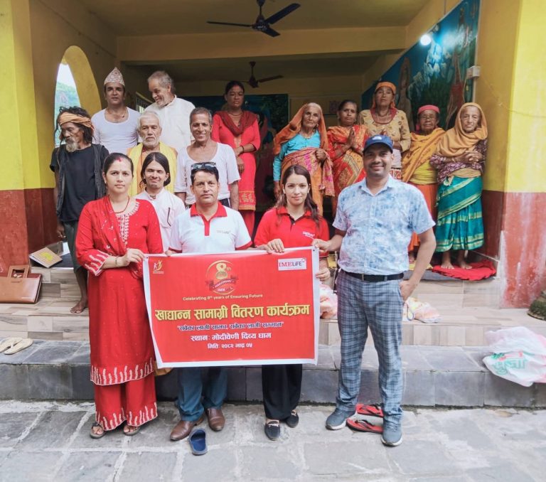 आइ.एम ई लाइफ इन्स्योरेन्स कुश्माद्वारा खाद्यान्न र कुर्ची वितरण