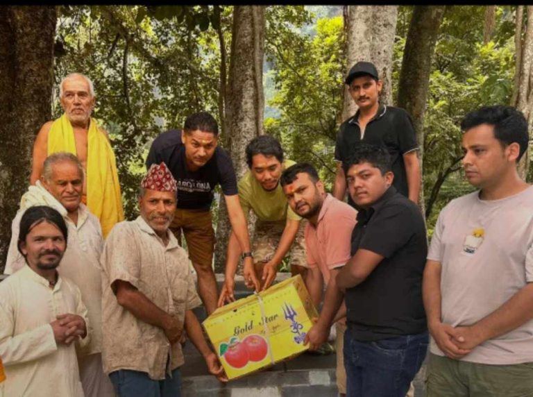 जन्मोत्सवको अवसरमा मोदीवेणीधाममा खाद्यान्न तथा नगद सहयोग