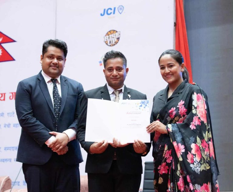 पर्वत जेसीज राष्ट्रिय अवार्डबाट सम्मानित