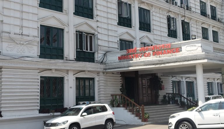 अत्यावश्यक बाहेकका विदेश भ्रमणमा रोक : स्वकीय सचिवको सुविधा पनि खारेज