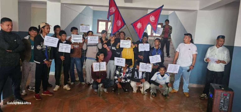 भ्रष्टाचार र बेथिति विरुद्ध महाशिला गाउँपालिकामा जेनजीले लगायो ताला