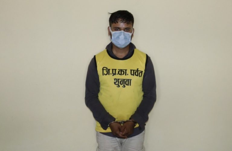 सन्तु नेपालीको हत्या गर्ने पुरीलाई पक्राउ गरि सार्वजनिक, गहना लुट्न हत्या गरेको खुलासा